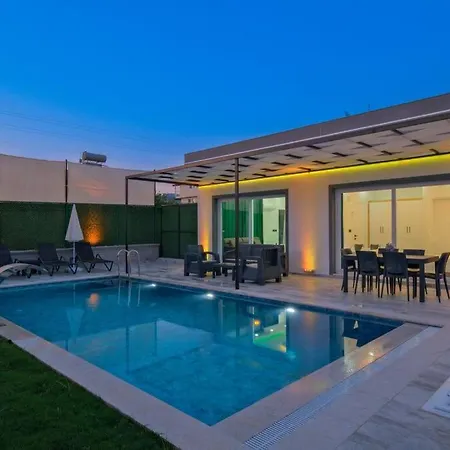 Villa Izci Delux *